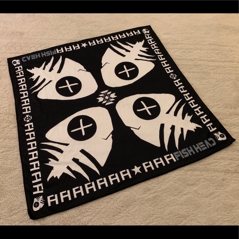Cooling “fish head” bandanna